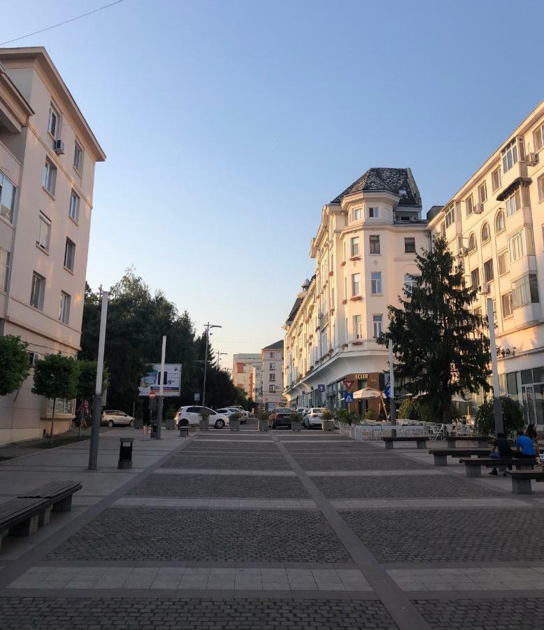 Galla Old Town Center Craiova Exteriör bild